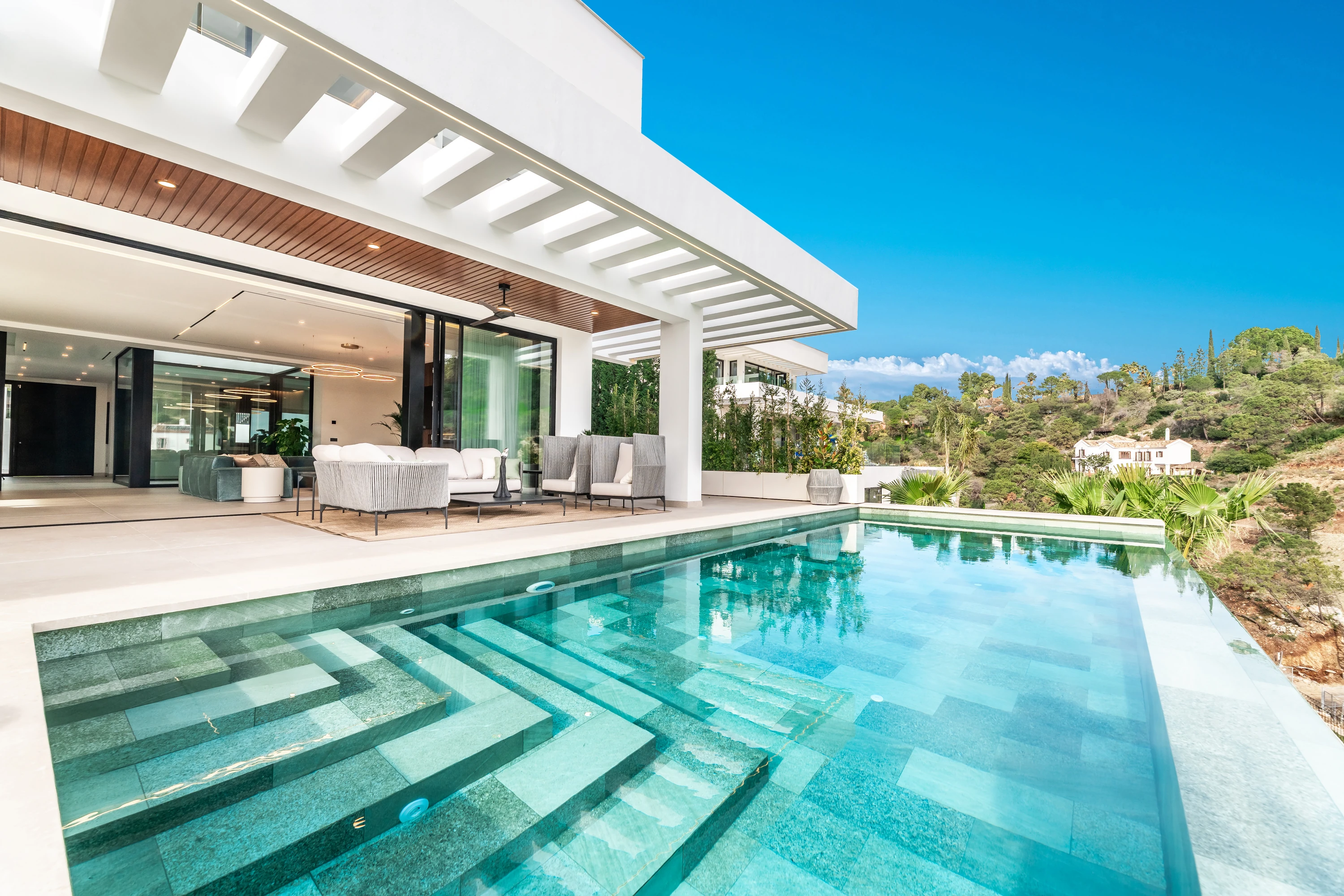 Night exterior pool in a villa — buildable area and floor area ratio in Málaga