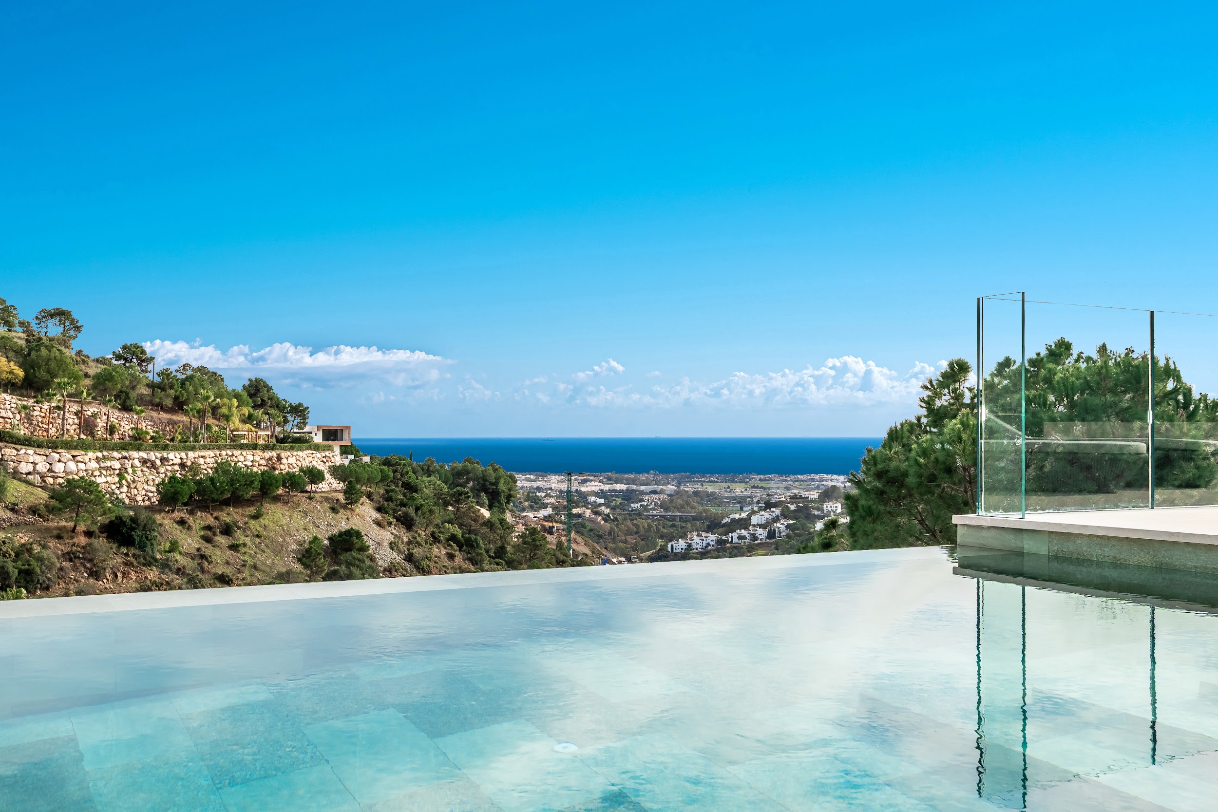 Piscina infinity panorámica