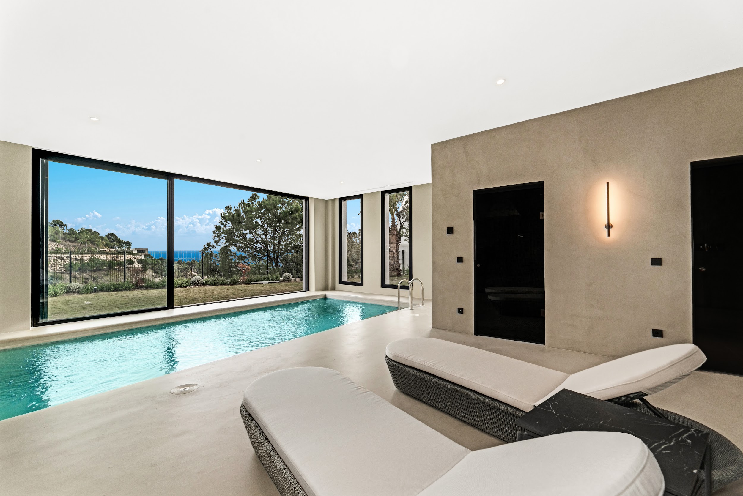Spa con piscina interior — tendencias en vivienda de lujo