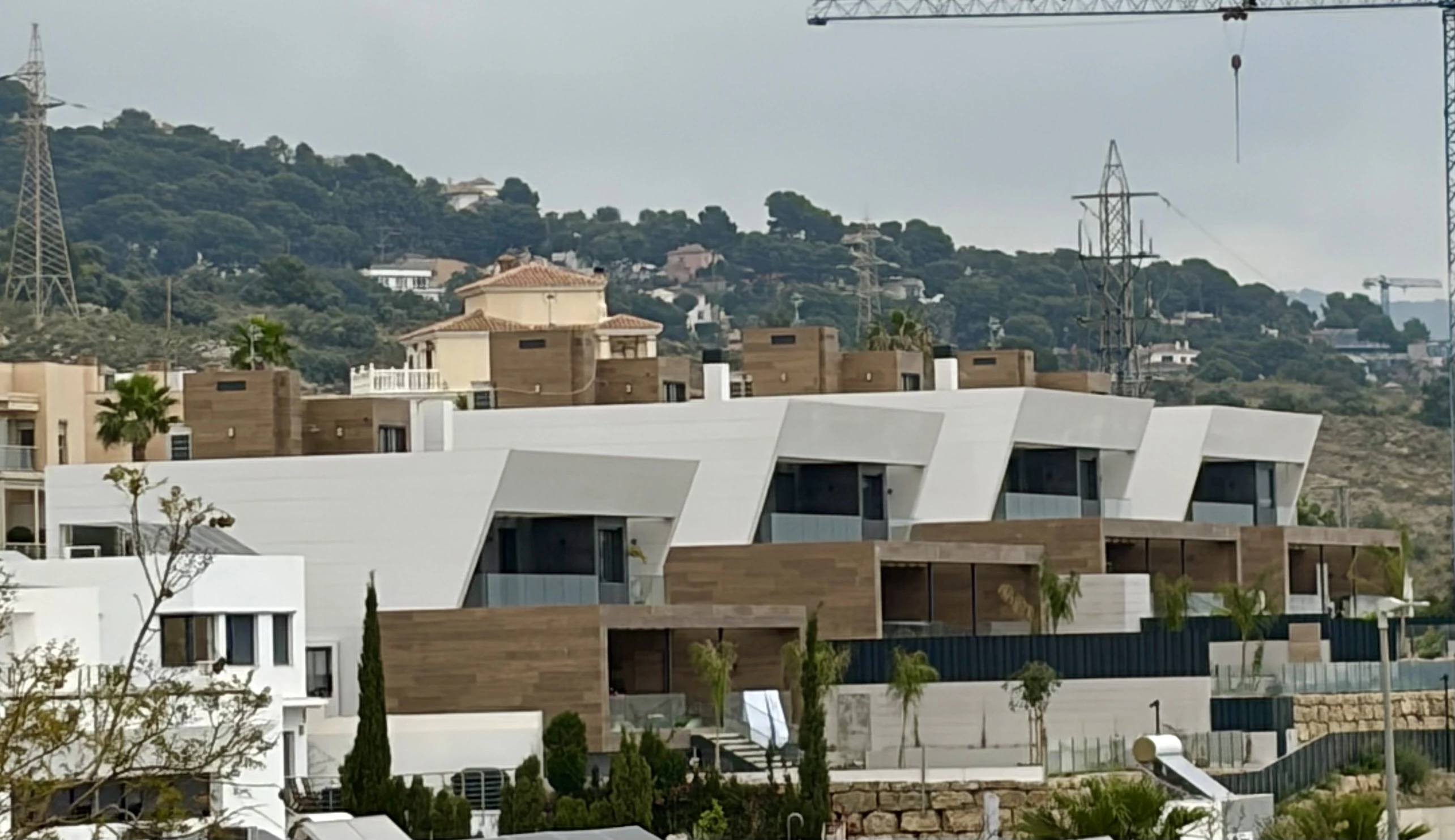 Villas Hacienda Paredes Málaga — completed complex viewed from the street
