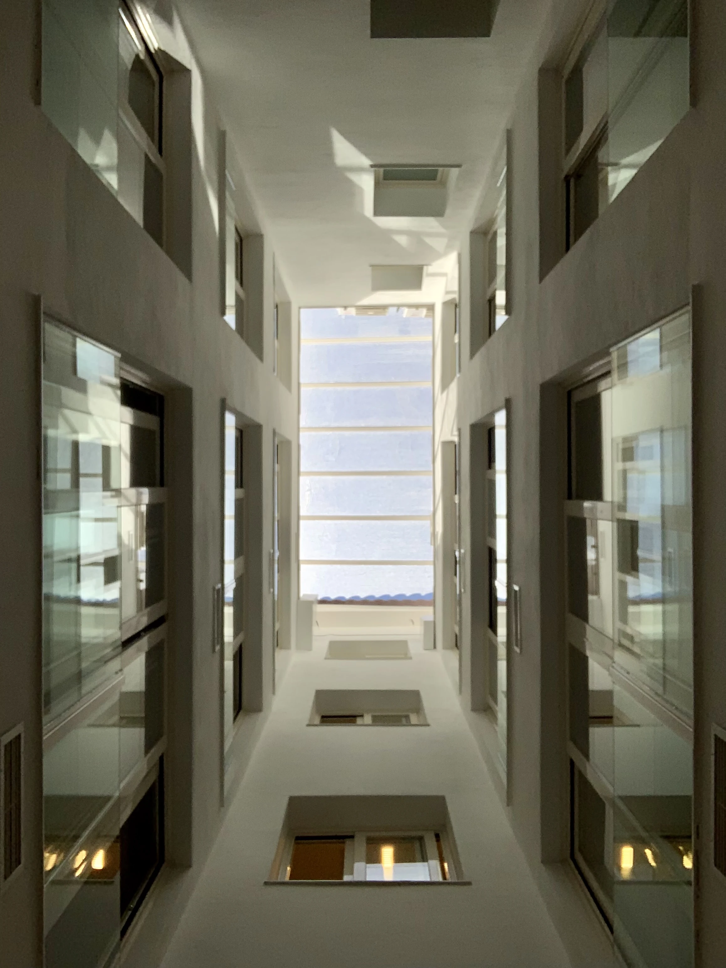 El Museo Apartamentos Málaga — patio de luces interior, rehabilitación edificio histórico