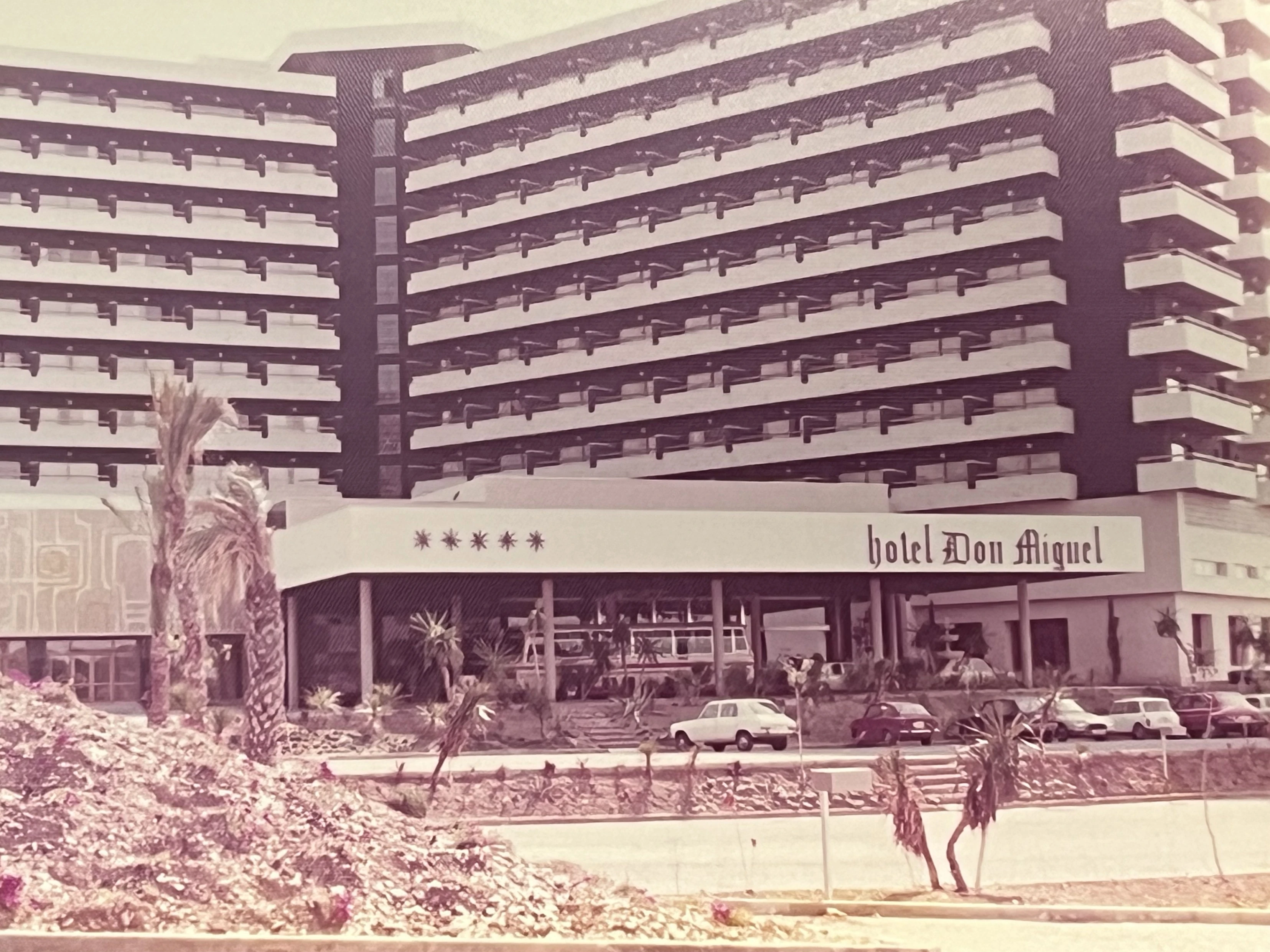 Fachada y entrada histórica del Hotel Don Miguel, Marbella
