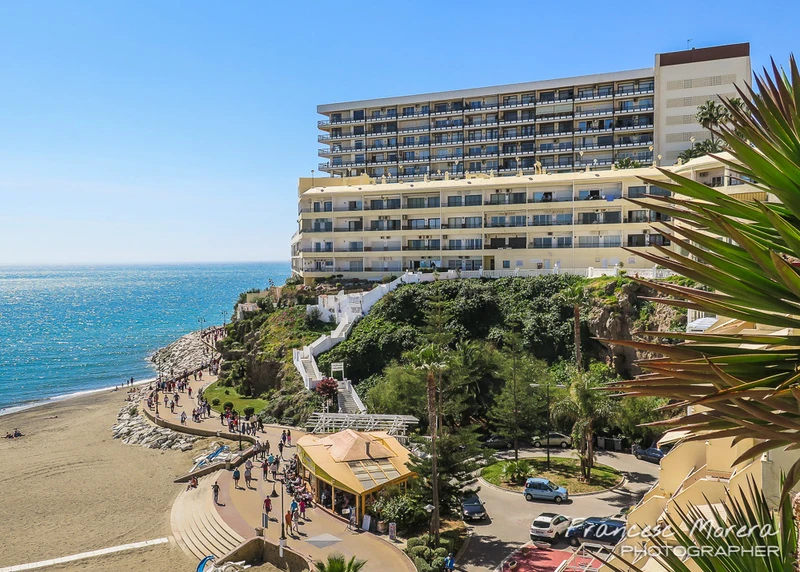 Castillo de Santa Clara — Vista desde el paseo marítimo con la playa