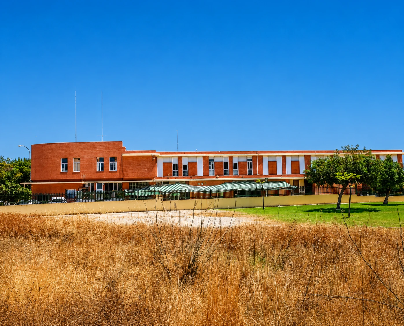 CEIP Juan Paniagua — Detalle de fachada