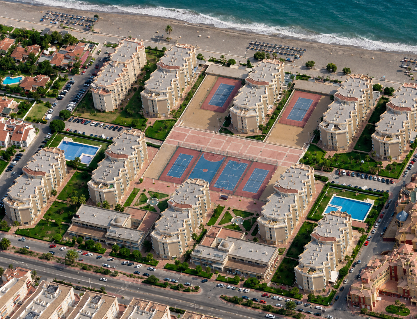 Residencial Costa del Oro — Bloques y jardines