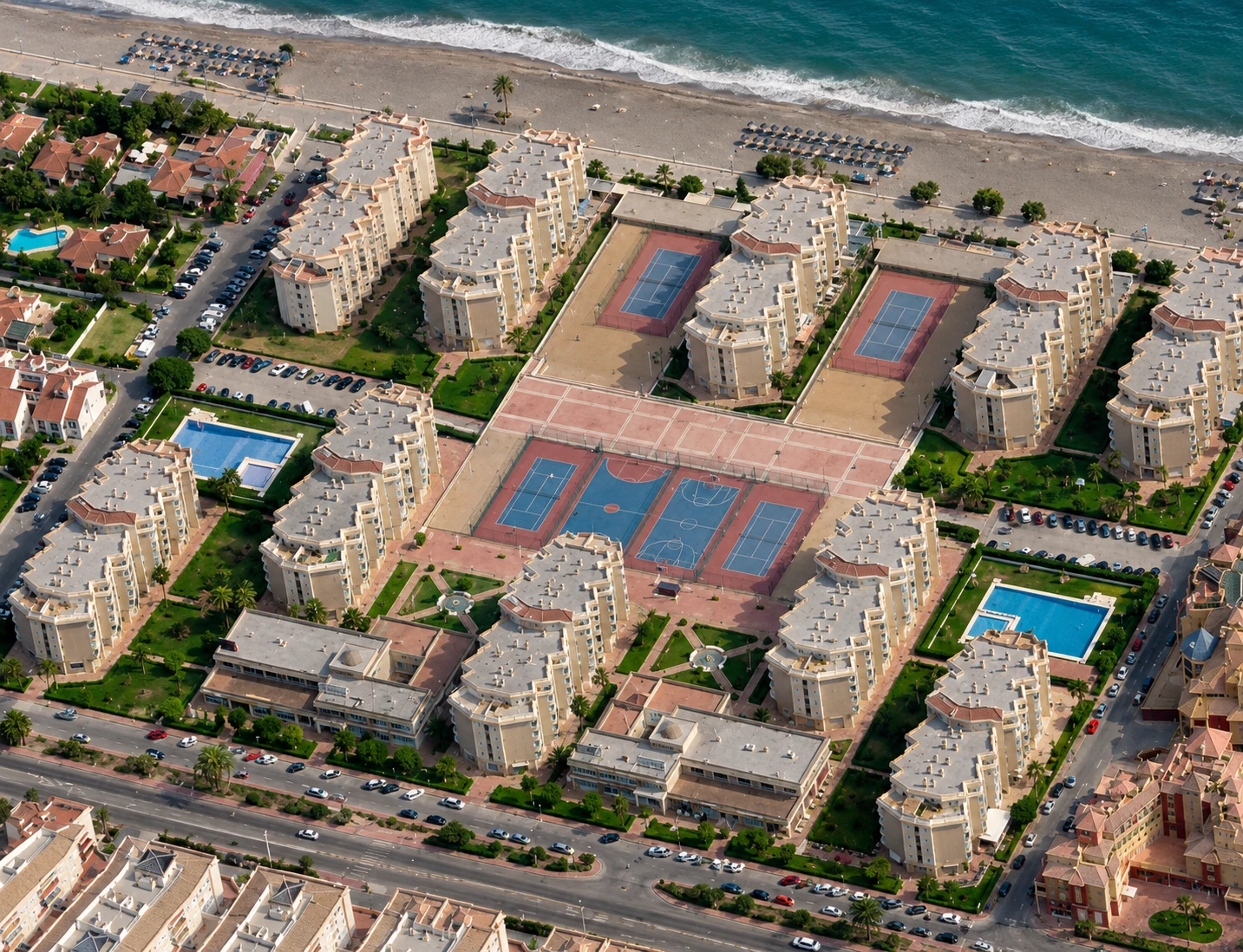 Residencial Costa del Oro — Bloques y jardines