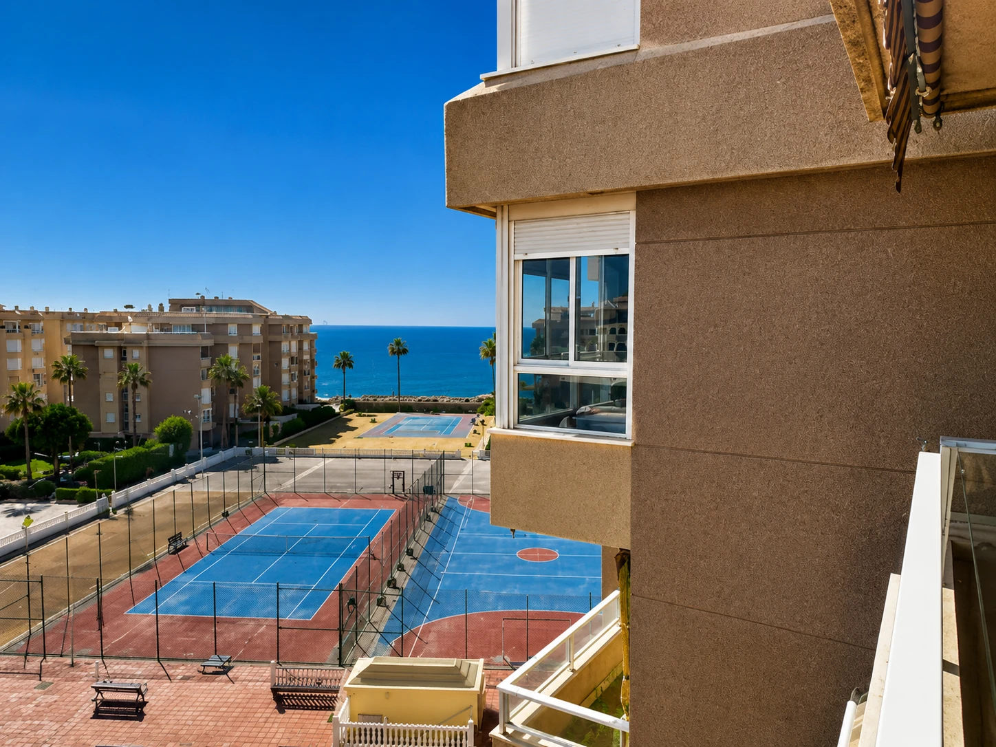 Residencial Costa del Oro — Entorno y acceso al mar