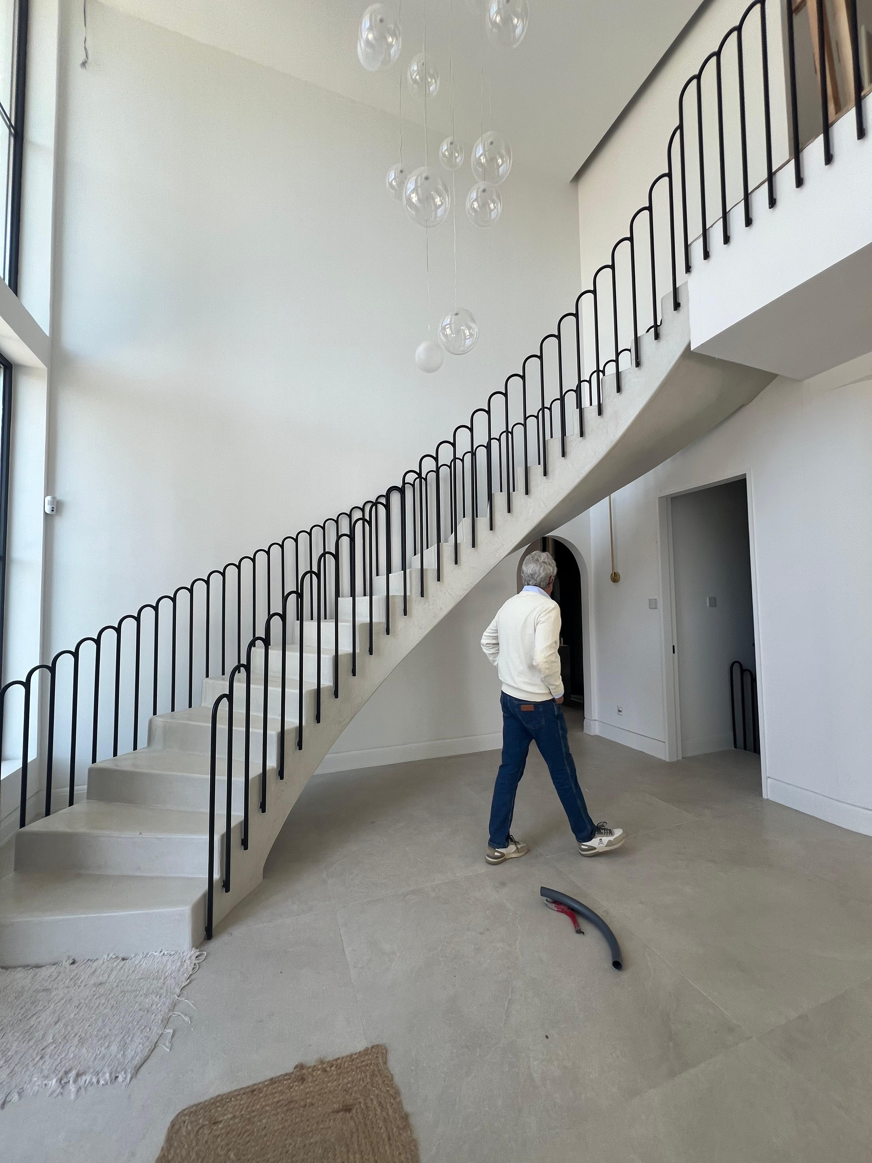 Escalera de mármol en el hall — Villa El Paraíso, Benahavís