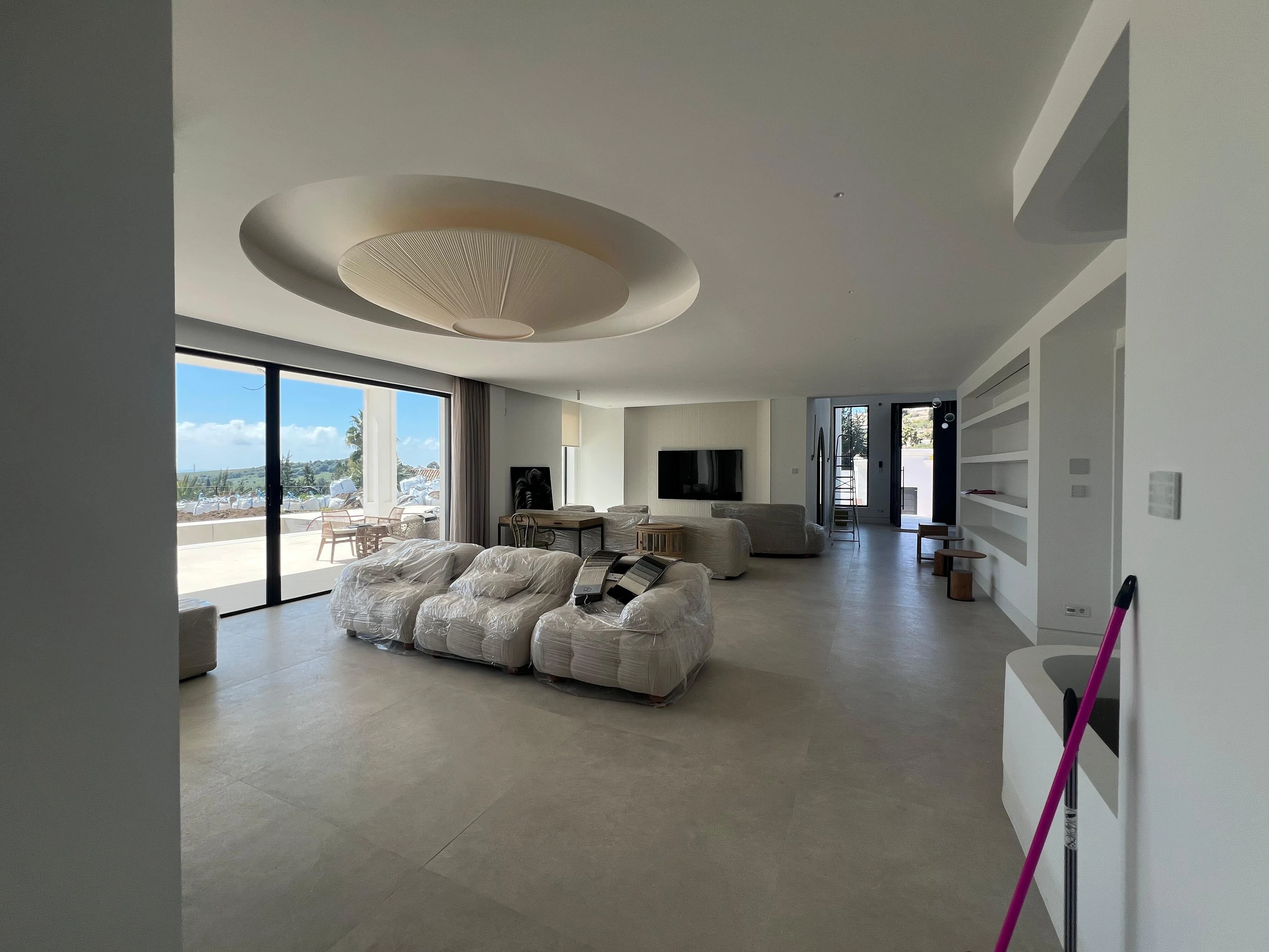 Salón con techo circular — Villa El Paraíso, Benahavís